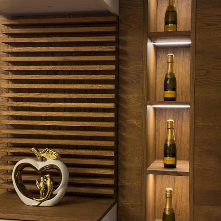 Madness Apartment *